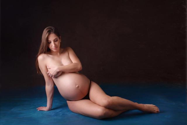 Pregnancy photo shoot in Berlin